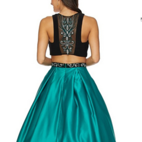 Black-Green Sleeveless Long Dress - Picture 2 of 3